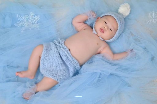 广饶宝宝睡迷糊了才肯吃奶 广饶宝宝睡迷糊了才肯吃奶